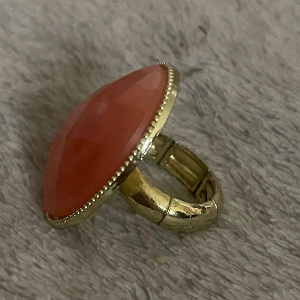 Vintage Coral & Gold Oval Big Gotti Stretchy Ring